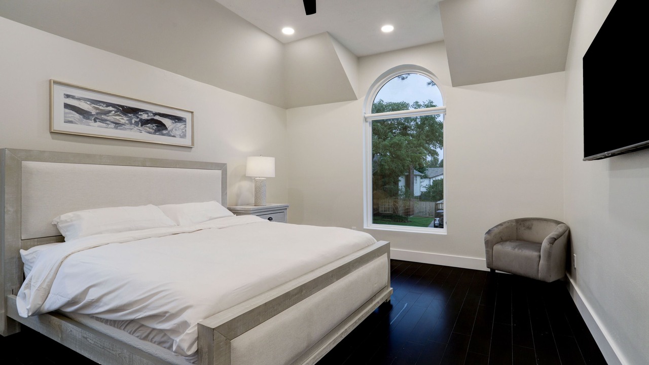 Photo of Bedroom in Memorial Parkway