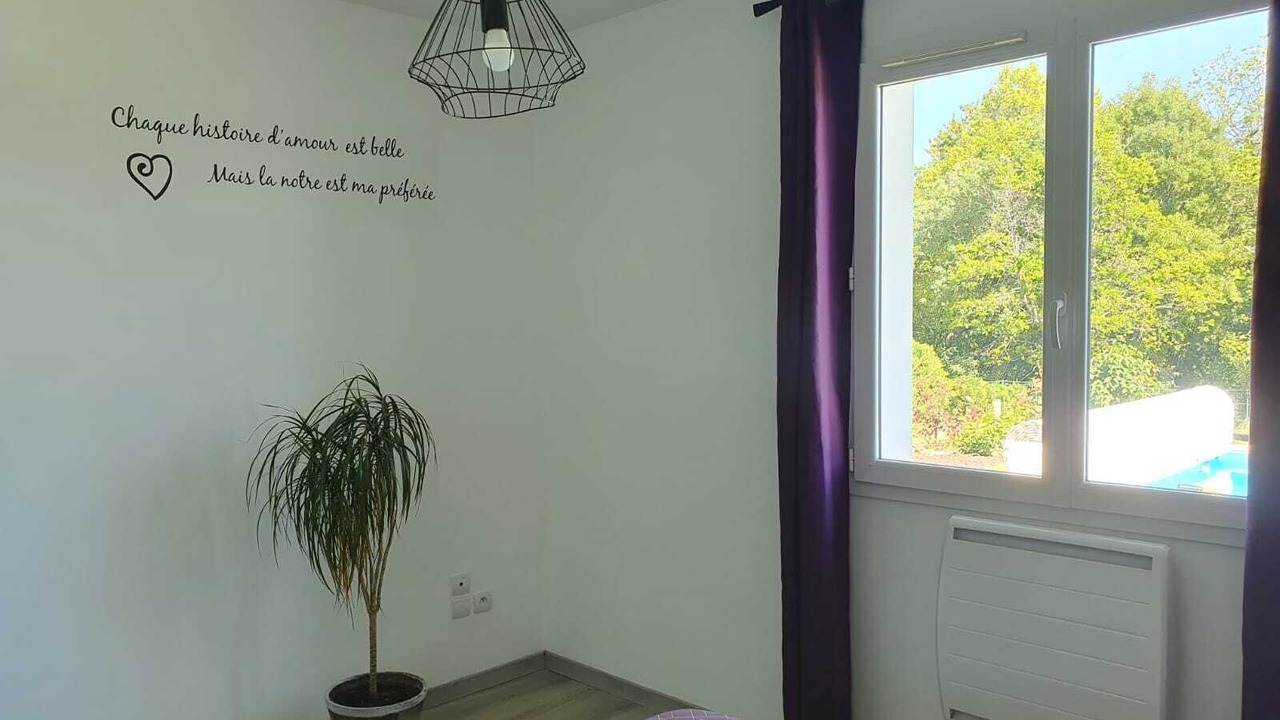 Photo of Bedroom in Castelnau-de-Montmiral
