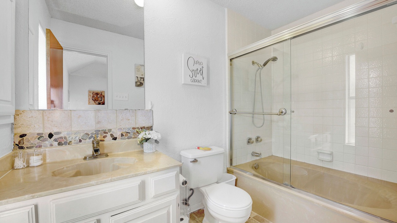 Photo of Bathroom in Buckner Terrace - Everglade Park