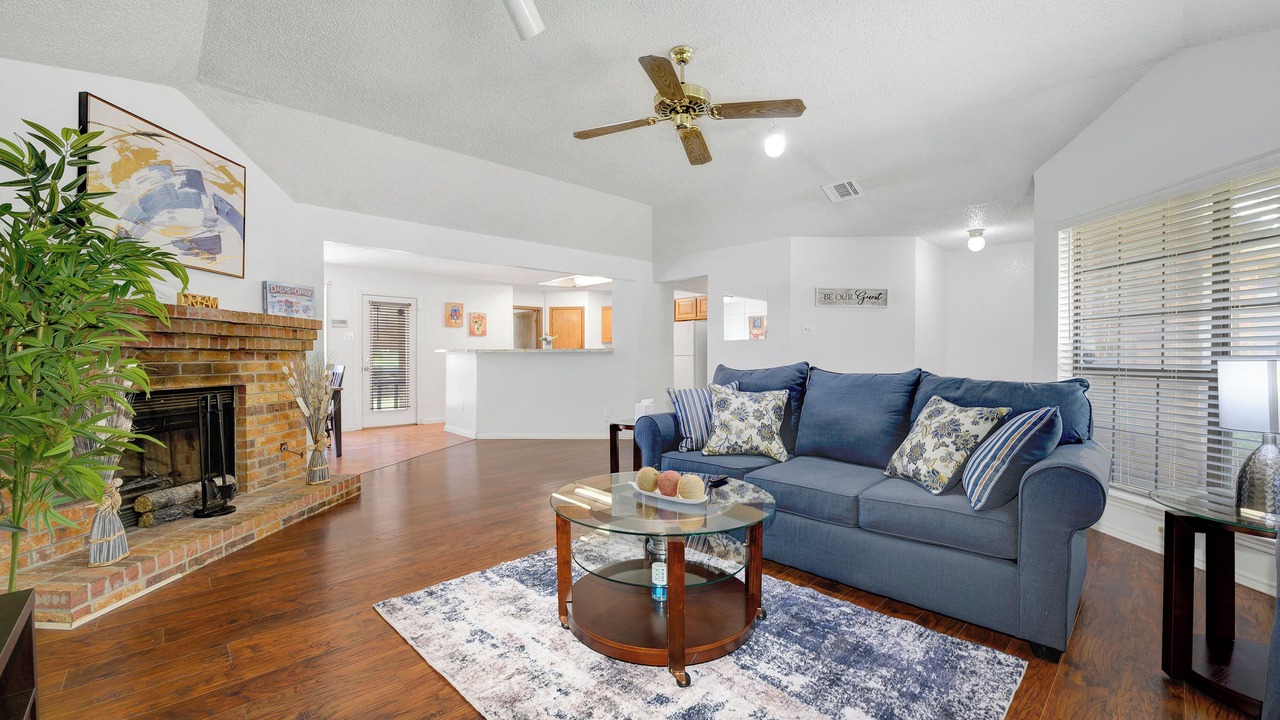 Photo of Livingroom in Buckner Terrace - Everglade Park