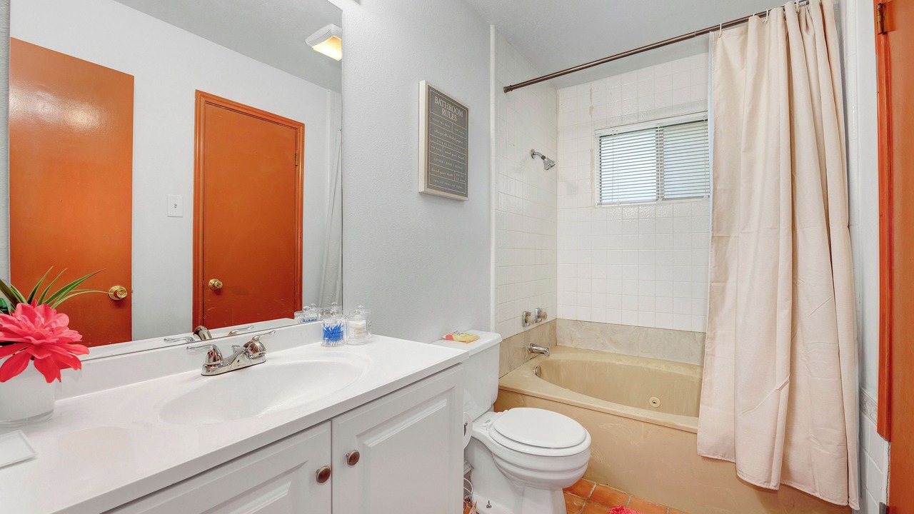 Photo of Bathroom in Buckner Terrace - Everglade Park