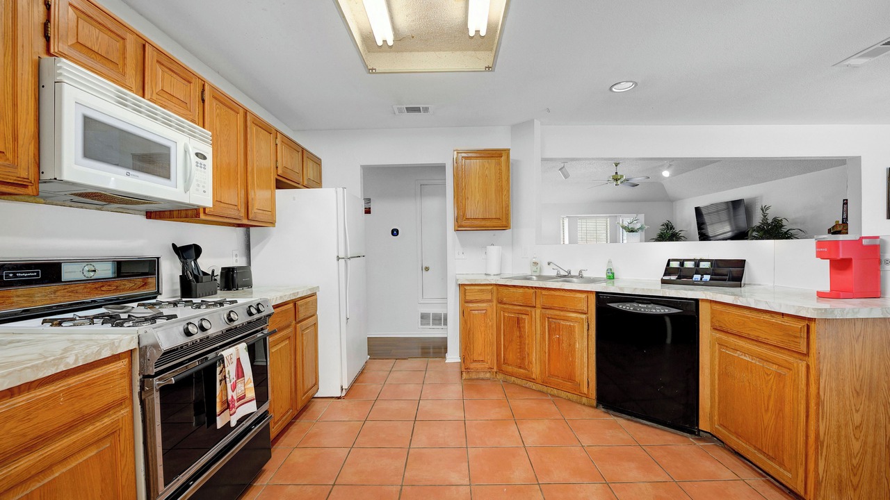 Photo of Kitchen in Buckner Terrace - Everglade Park