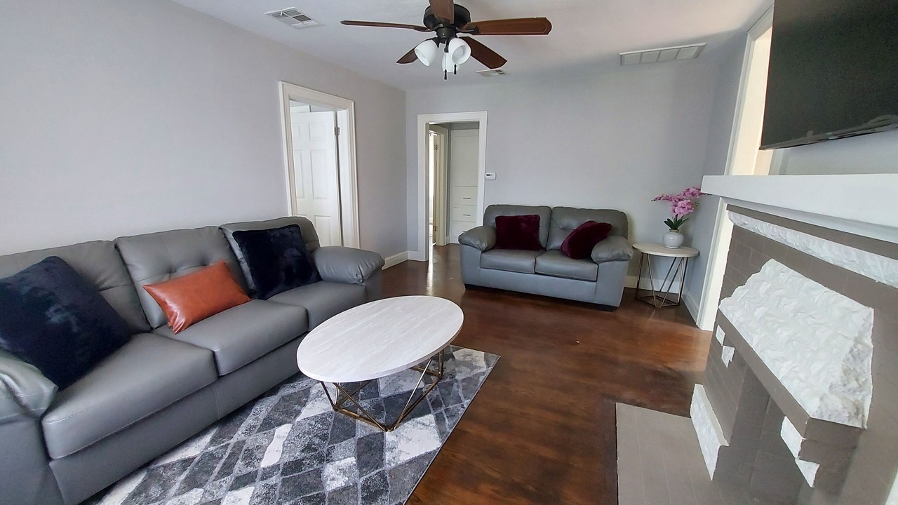 Photo of Livingroom in Miller