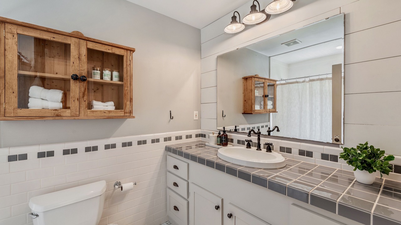 Photo of Bathroom in Navasota