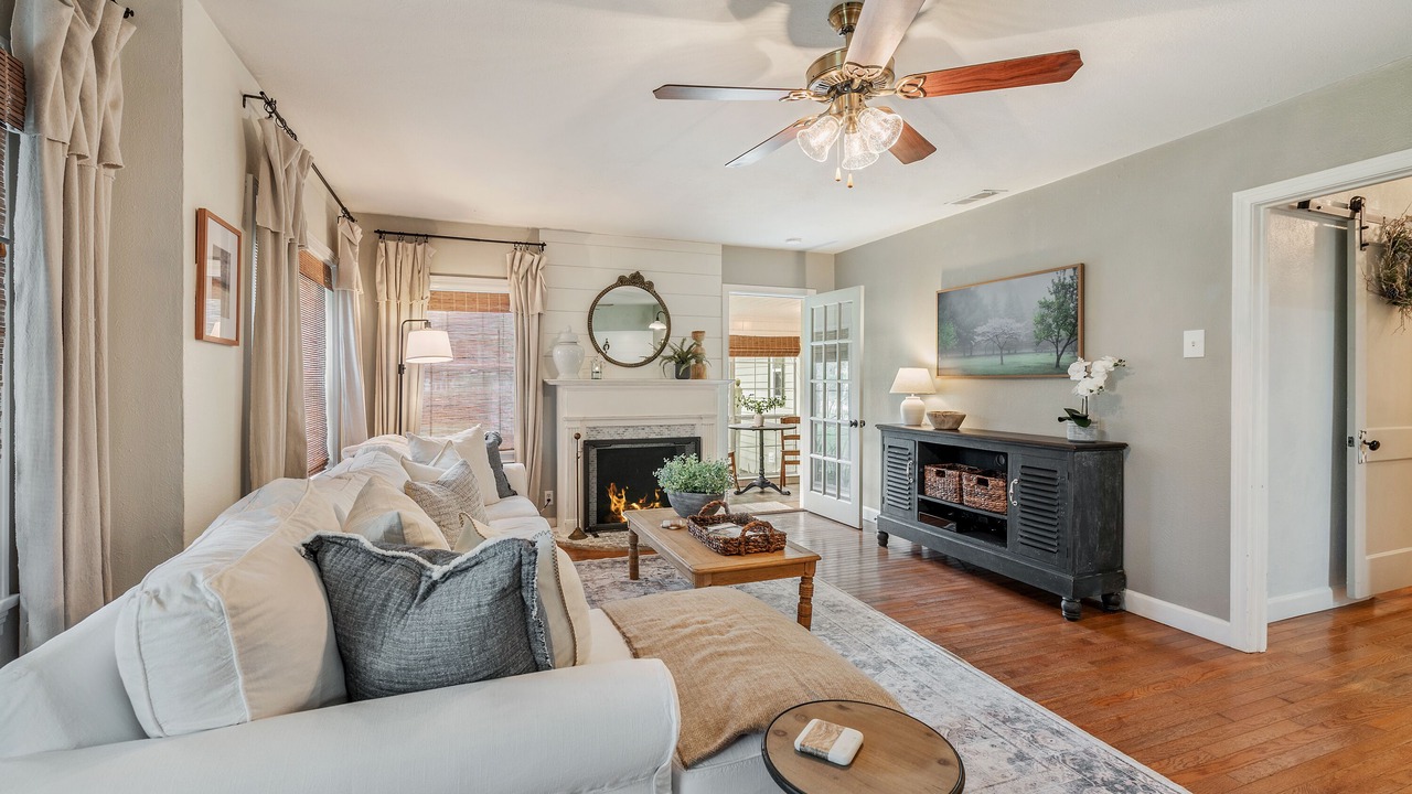 Photo of Livingroom in Navasota