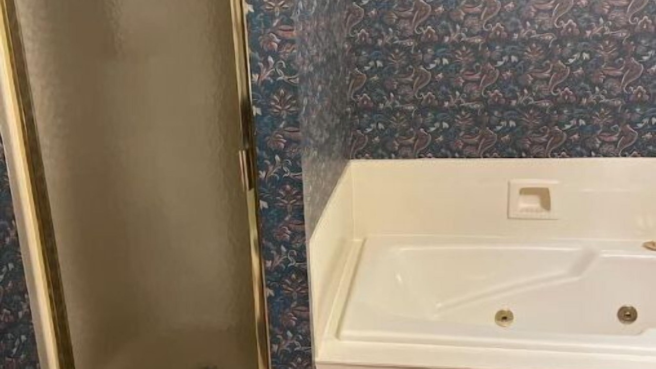 Photo of Bathroom in Kenner - Louis Armstrong International Airport