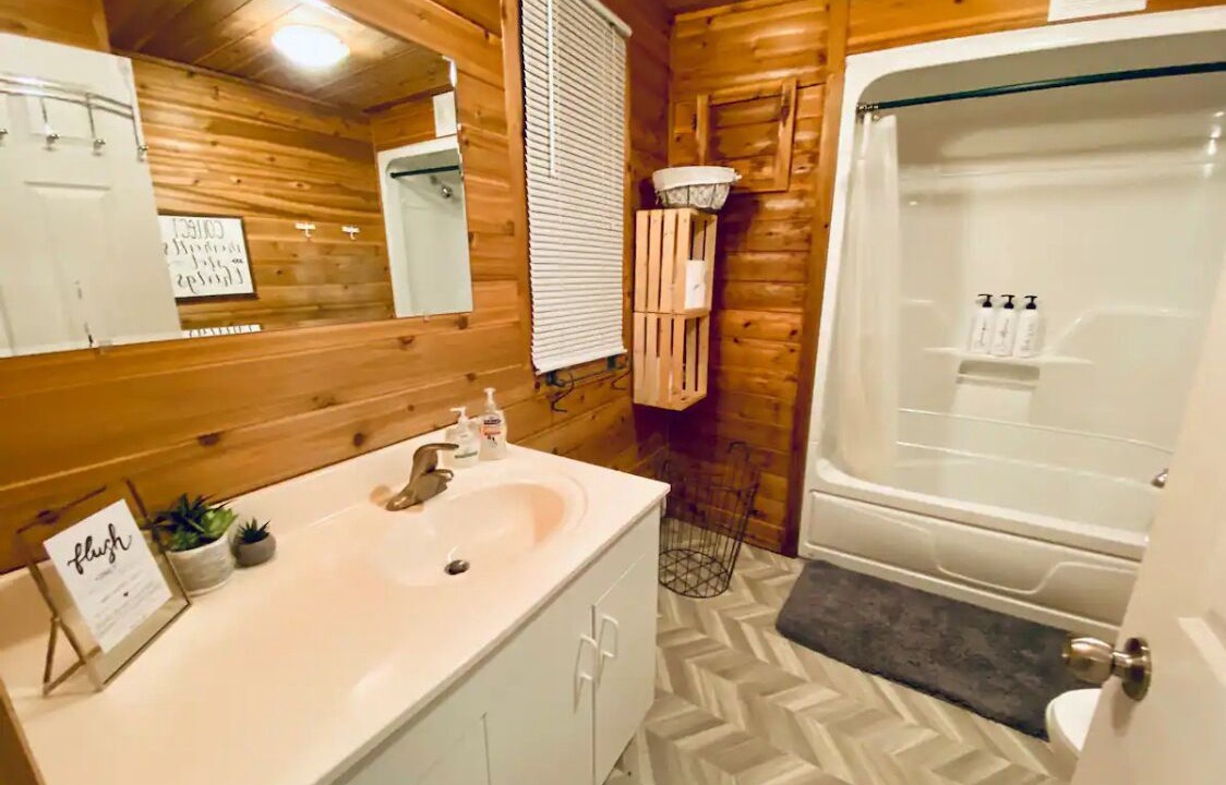Photo of Bathroom in Joly