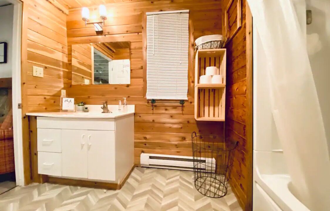 Photo of Bathroom in Joly
