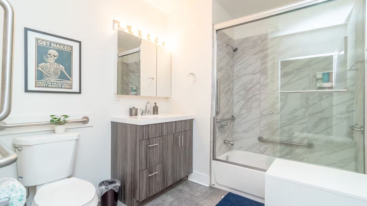 Photo of Bathroom in Near South Side