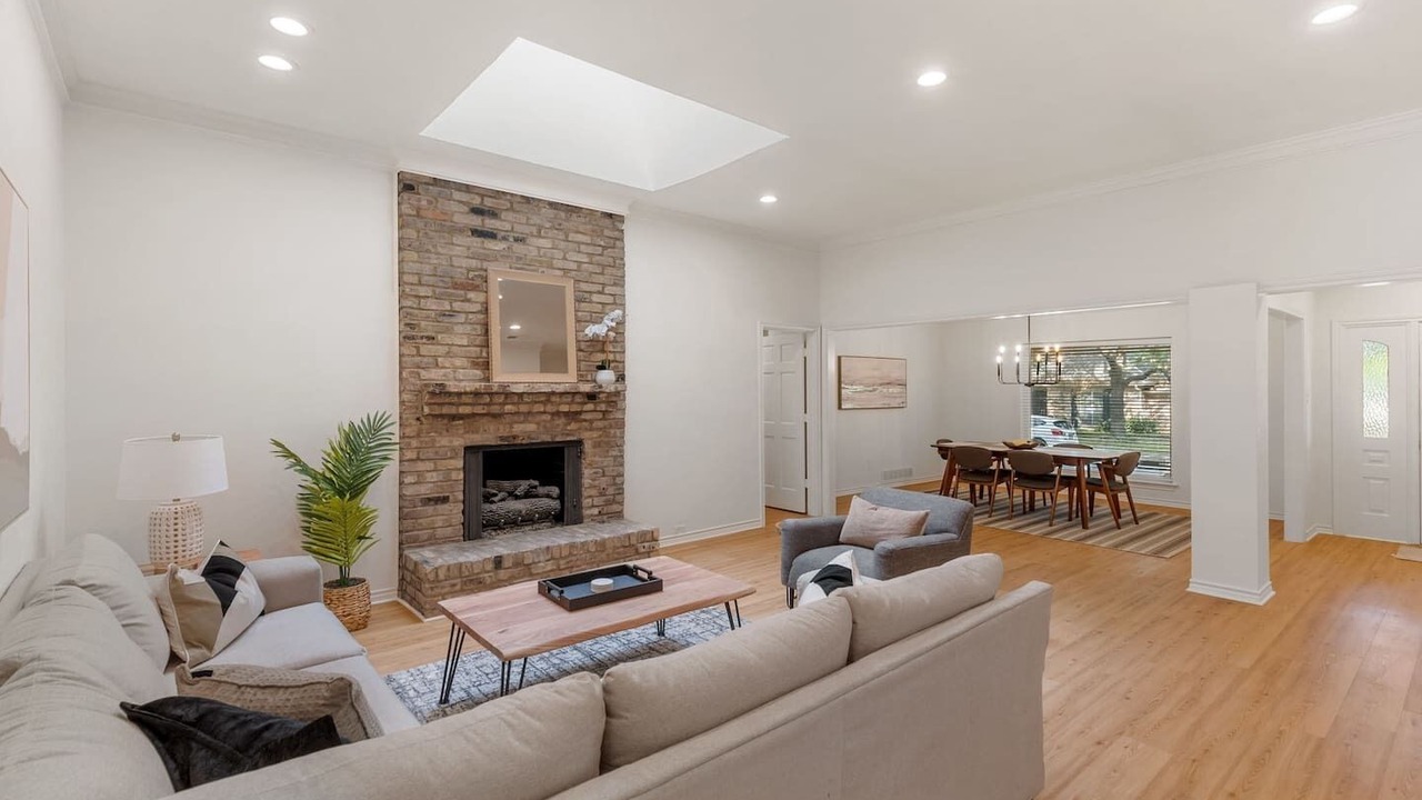 Photo of Livingroom in Far North Dallas