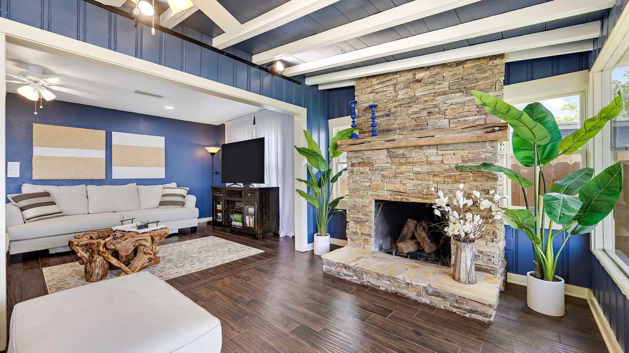Photo of Livingroom in Whitney
