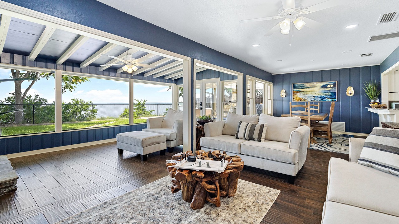 Photo of Livingroom in Whitney