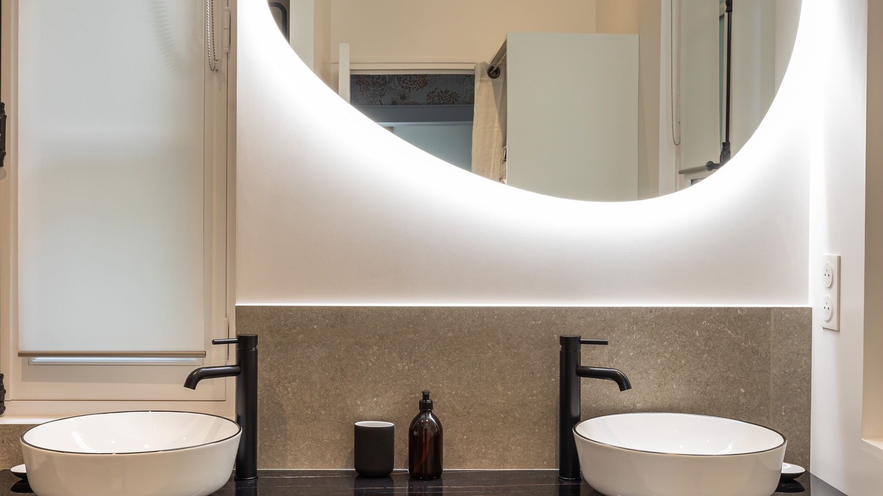 Photo of Bathroom in Centre