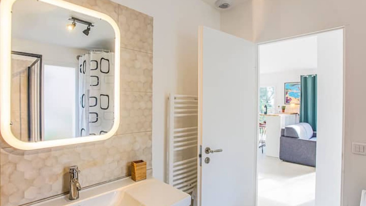 Photo of Bathroom in La Valette-du-Var