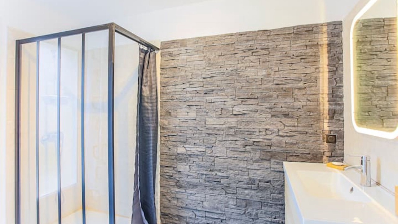 Photo of Bathroom in La Valette-du-Var