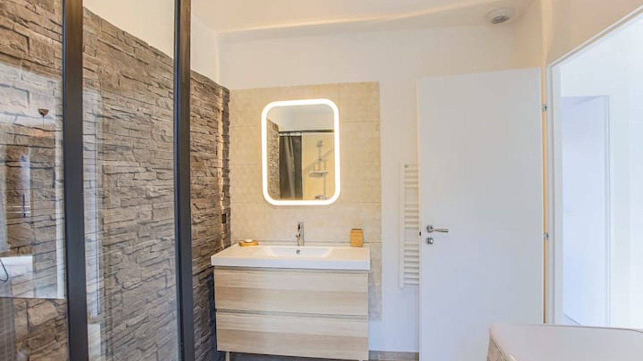 Photo of Bathroom in La Valette-du-Var