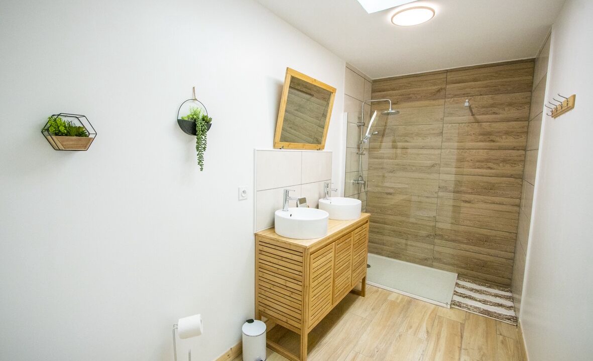 Photo of Bathroom in Thezan-des-Corbieres