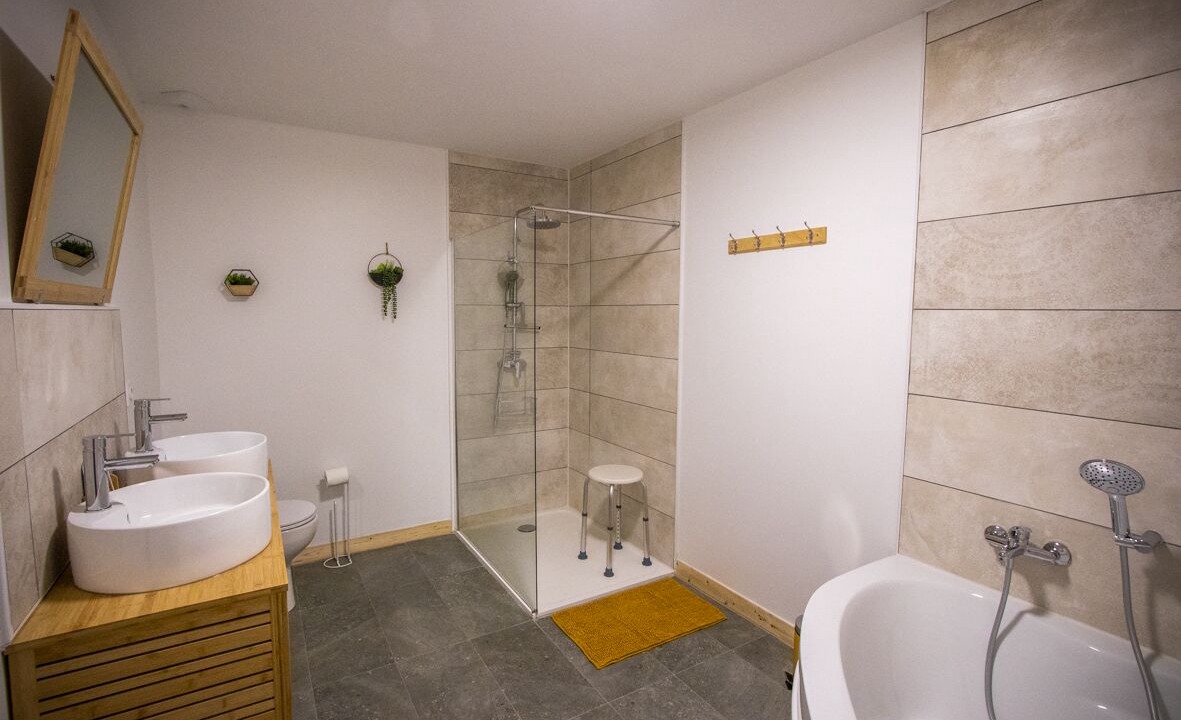 Photo of Bathroom in Thezan-des-Corbieres