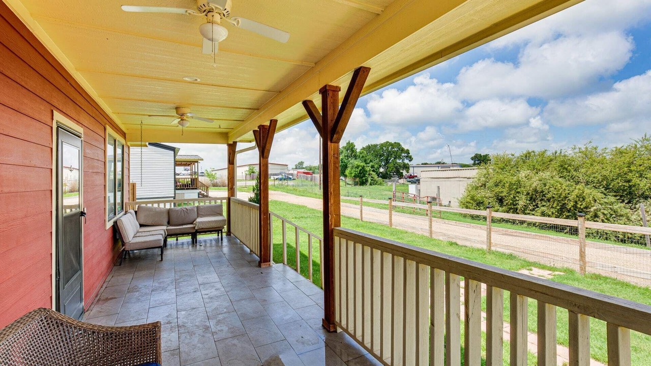 Photo of Patio Balcony in Hunt County