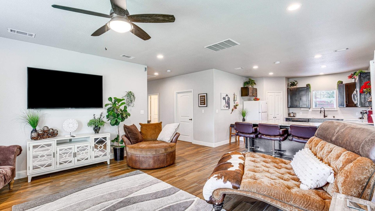Photo of Livingroom in Hunt County
