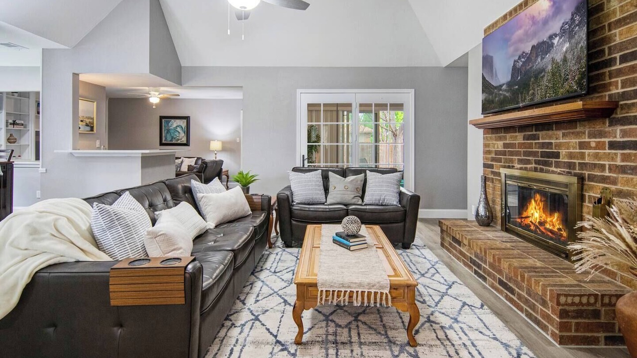 Photo of Livingroom in Northeast Carrollton