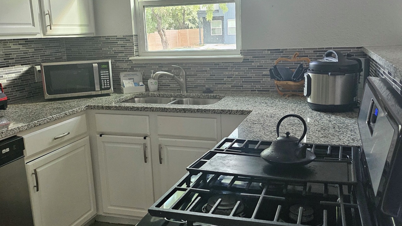 Photo of Kitchen in Montopolis