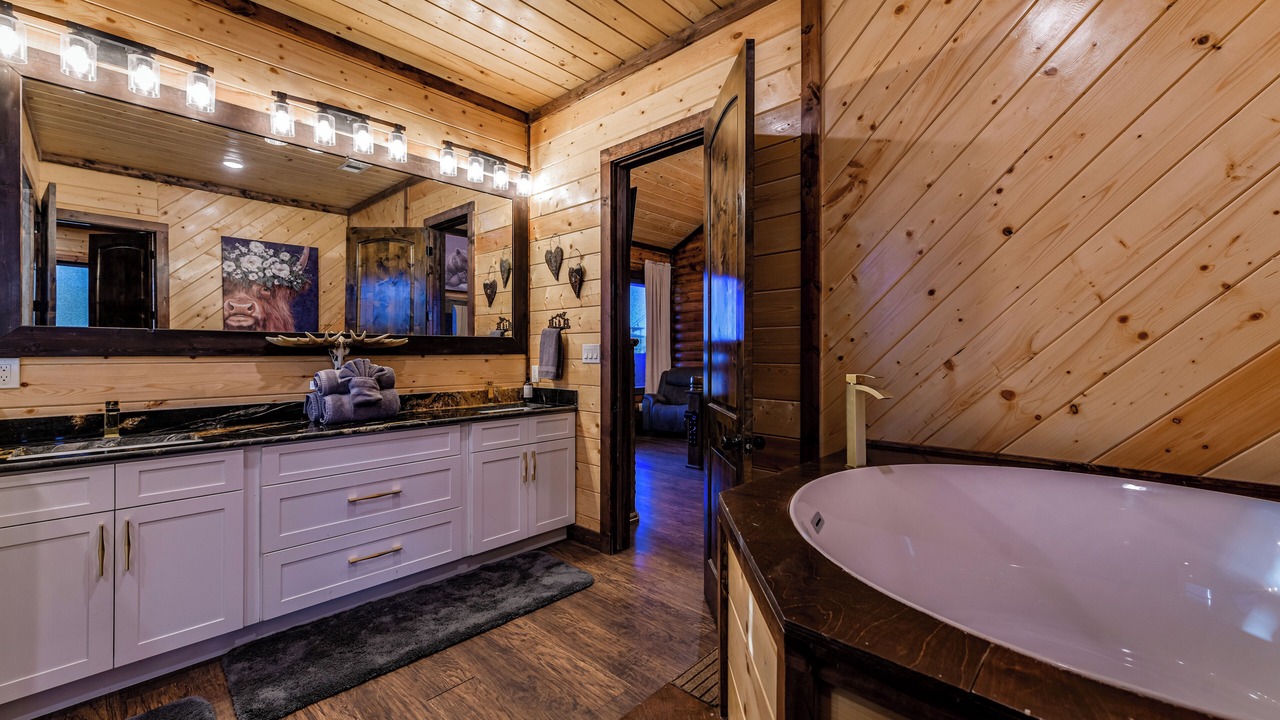 Photo of Bathroom in Broken Bow