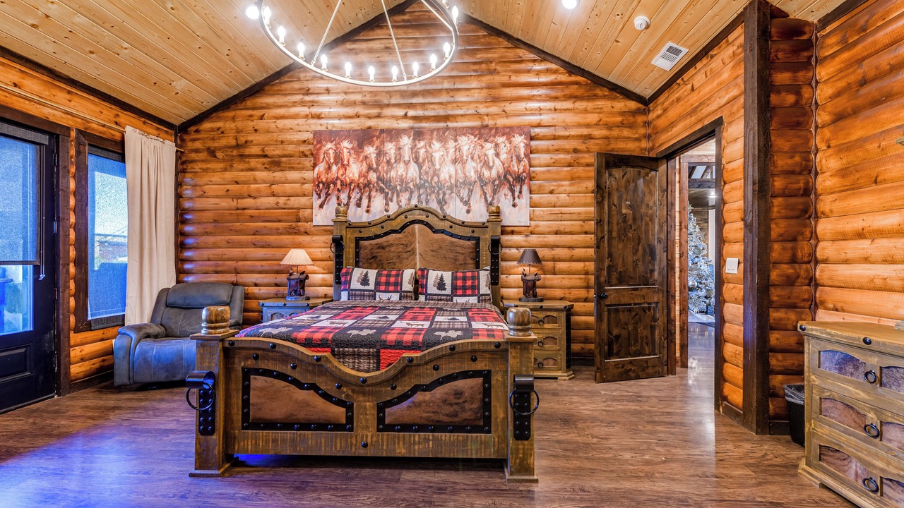 Photo of Bedroom in Broken Bow