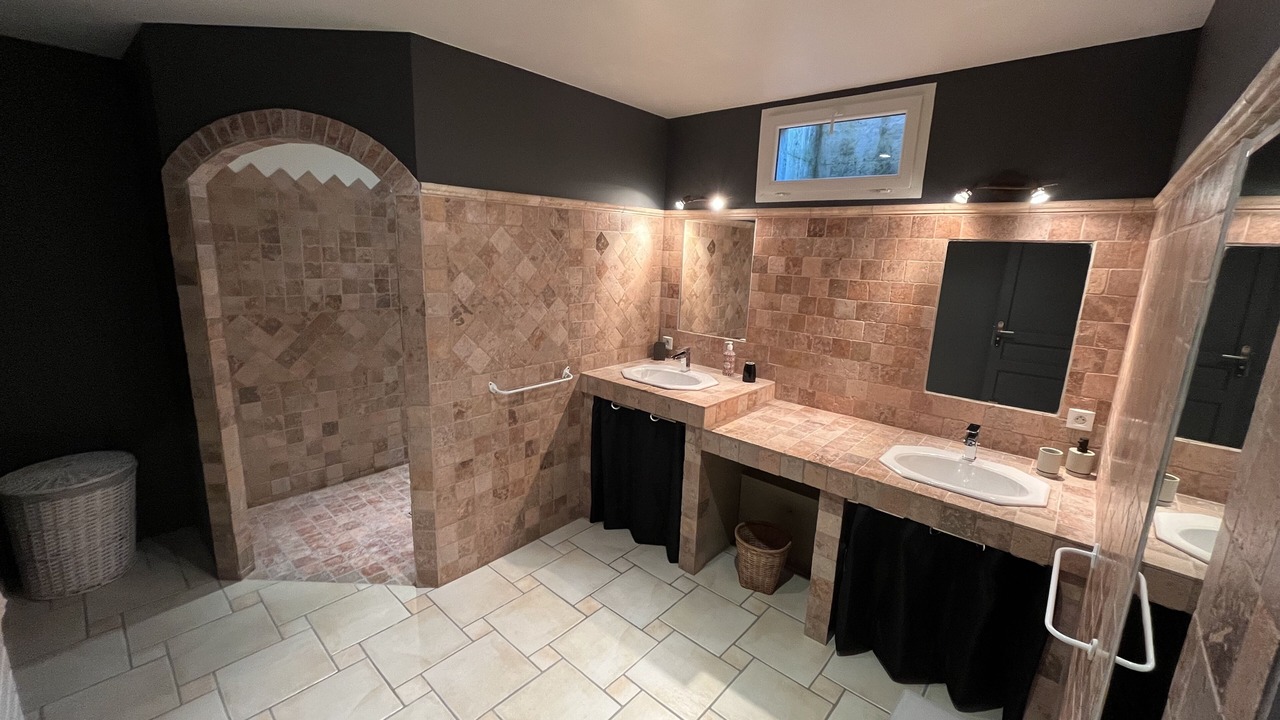 Photo of Bathroom in Flayosc