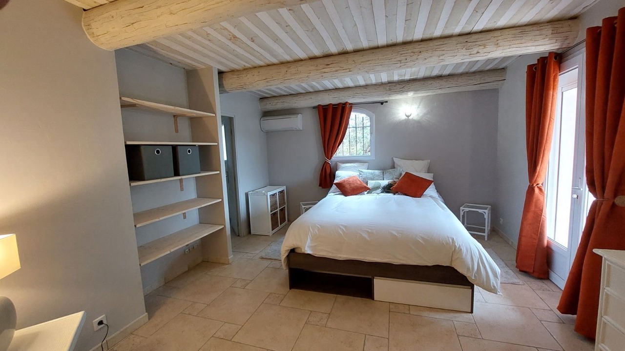 Photo of Bedroom in Flayosc