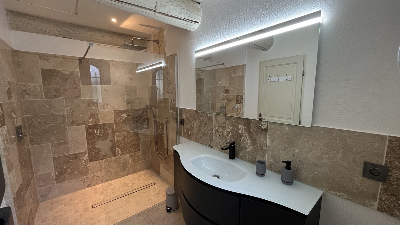 Photo of Bathroom in Flayosc