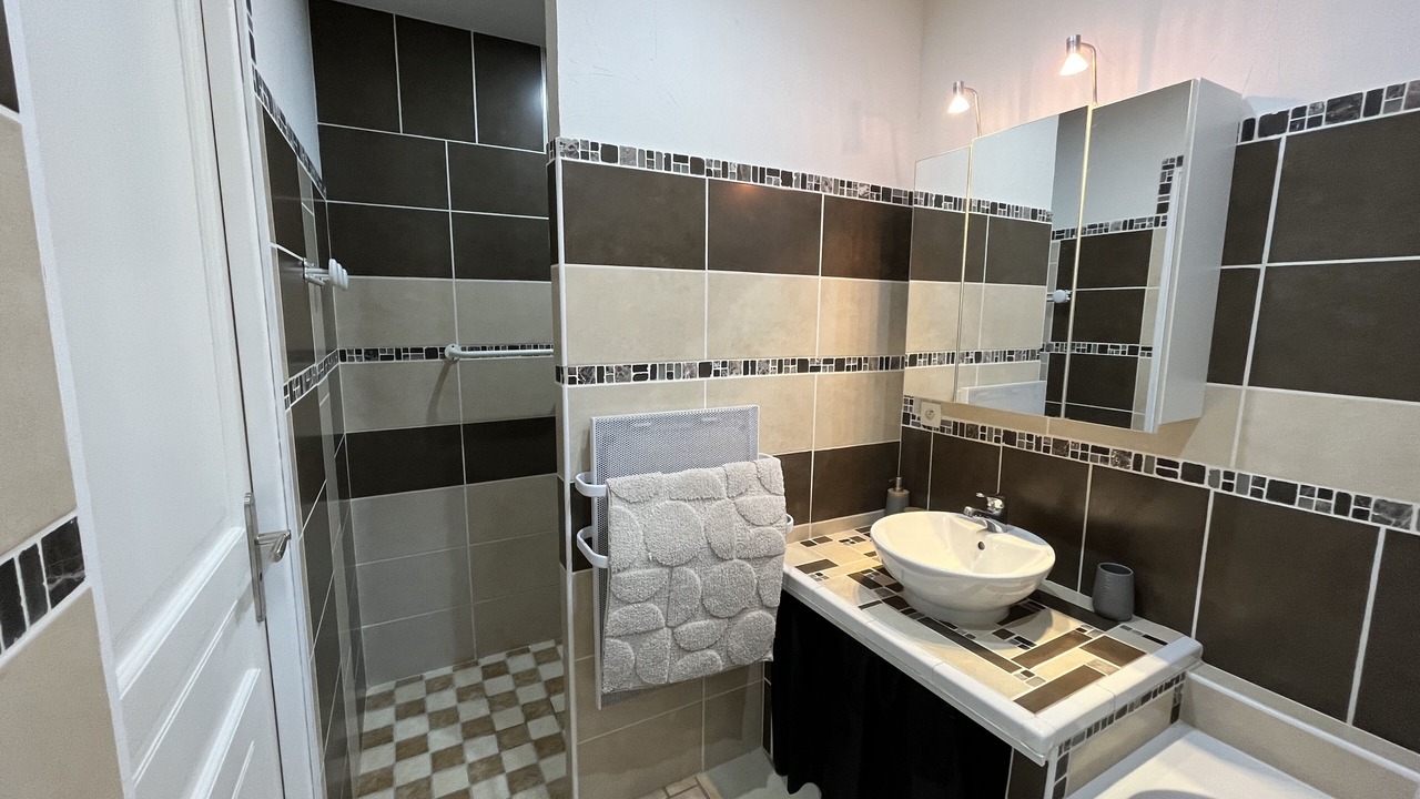 Photo of Bathroom in Flayosc