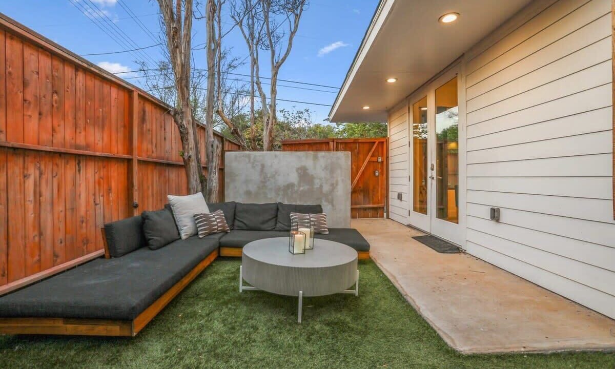 Photo of Outdoor in Govalle