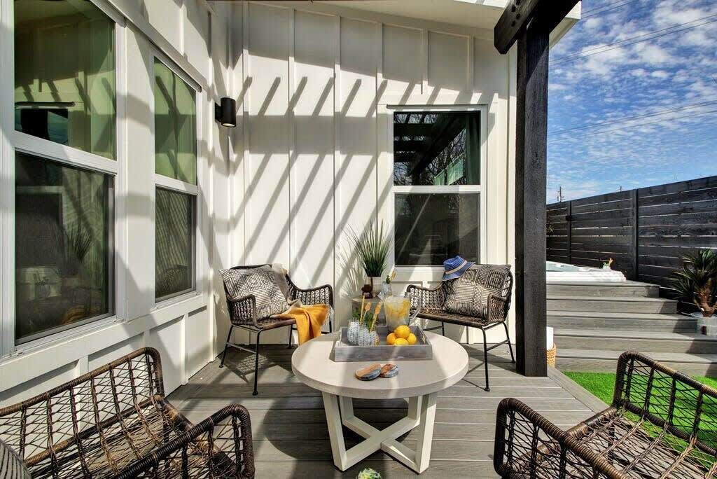 Photo of Patio Balcony in East MLK
