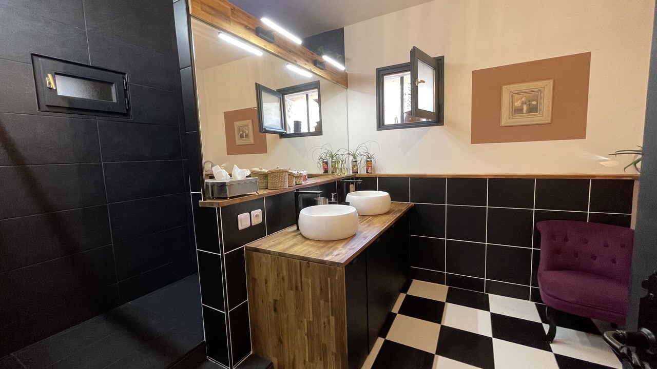 Photo of Bathroom in Beauchalot