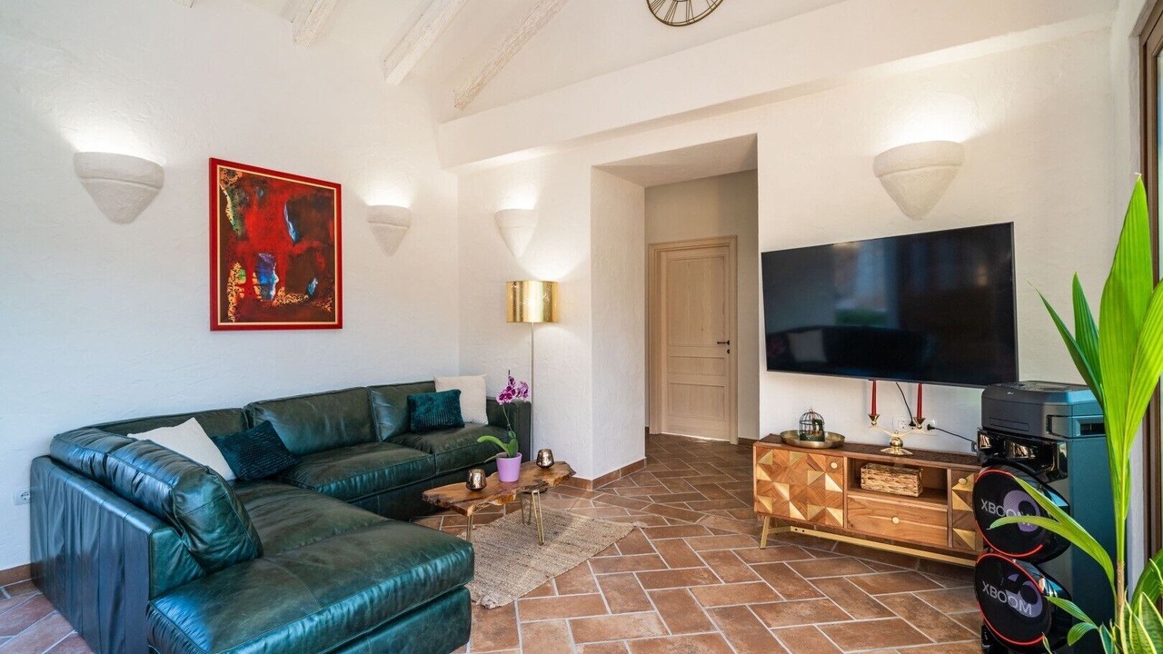Photo of Bedroom in Molunat