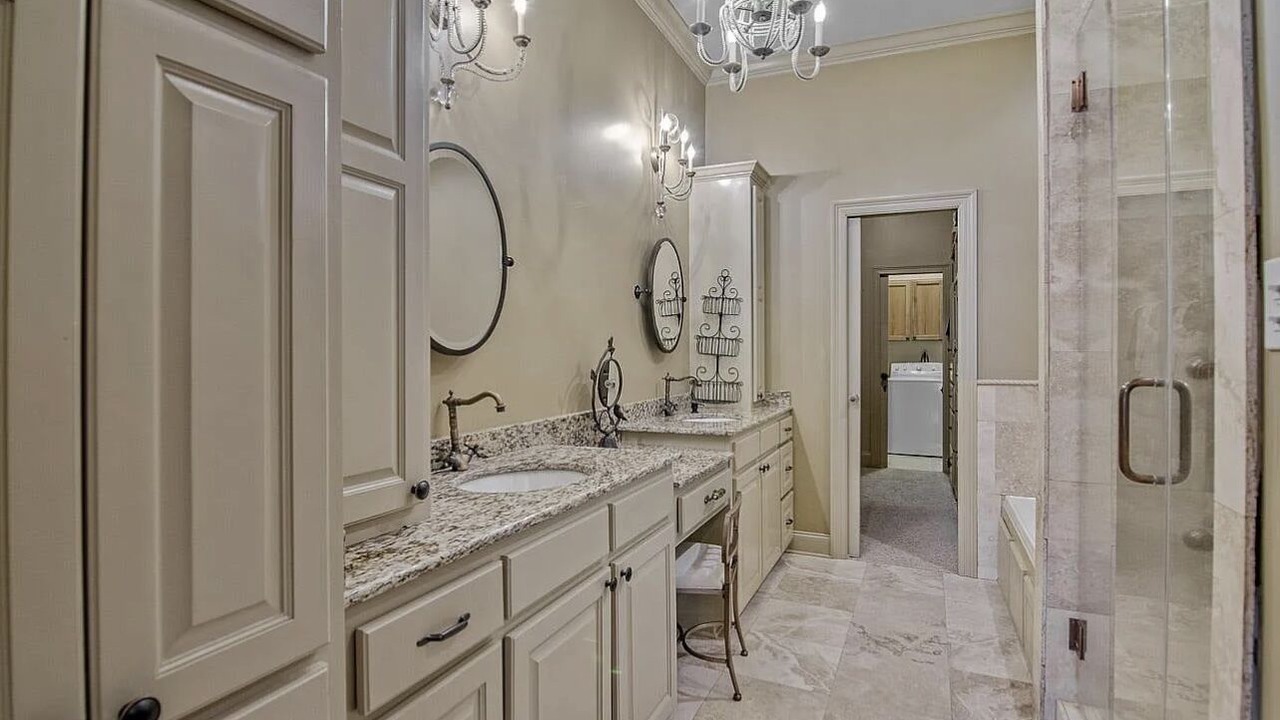 Photo of Bathroom in Old Jefferson