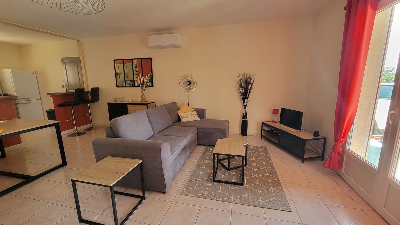 Photo of Livingroom in Saint-Jean-de-Maruejols-et-Avejan