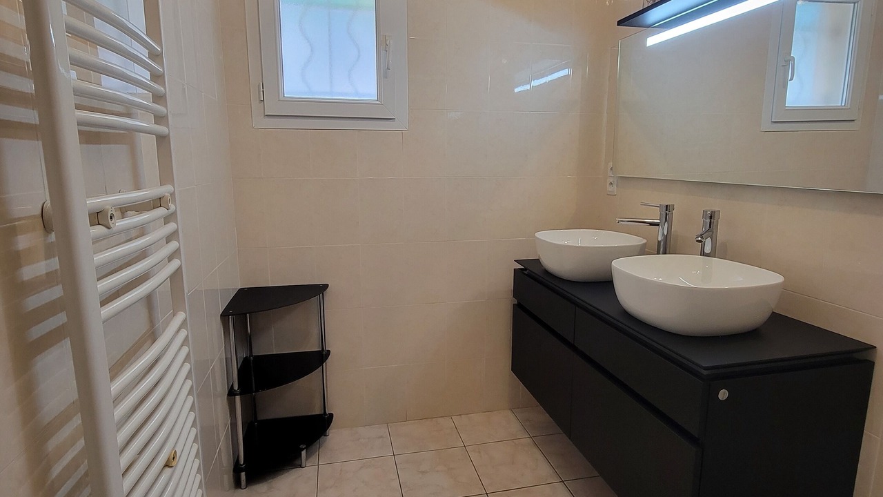 Photo of Bathroom in Saint-Jean-de-Maruejols-et-Avejan