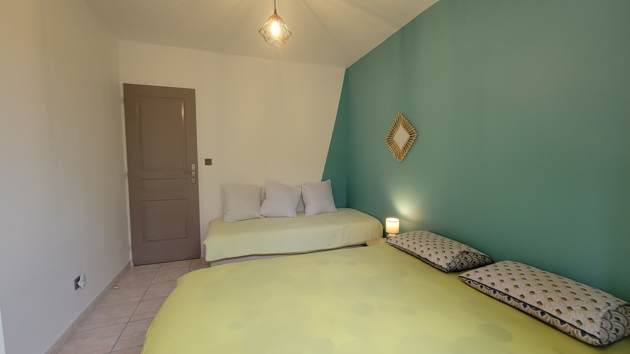 Photo of Bedroom in Saint-Jean-de-Maruejols-et-Avejan