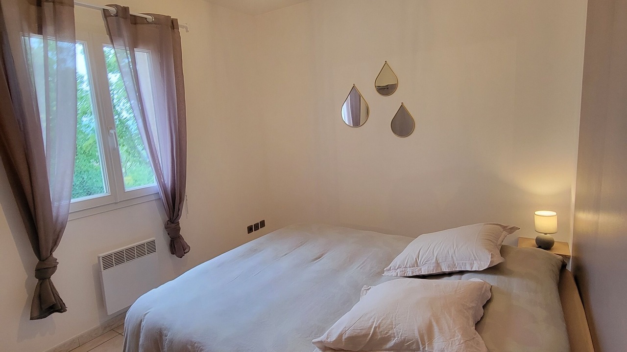 Photo of Bedroom in Saint-Jean-de-Maruejols-et-Avejan