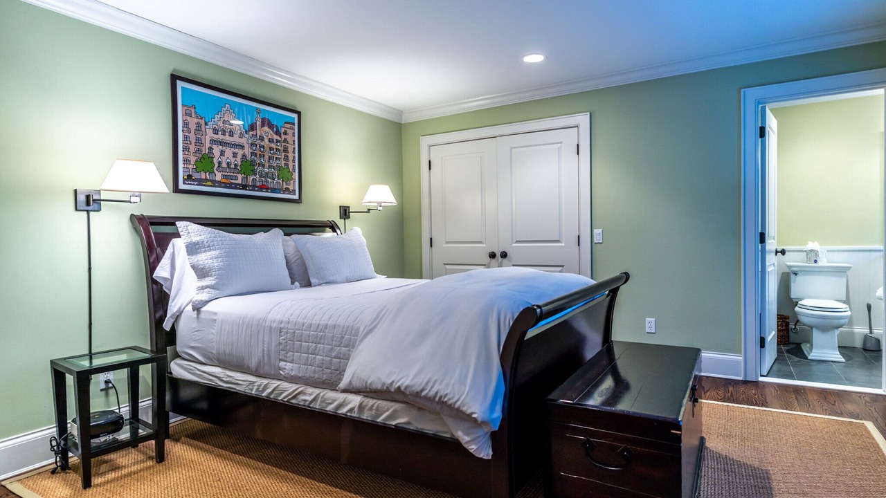 Photo of Bedroom in Wainscott Woods