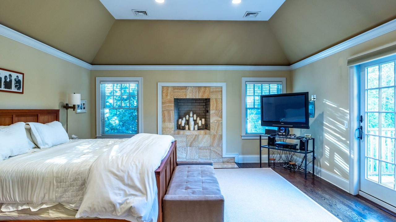 Photo of Bedroom in Wainscott Woods