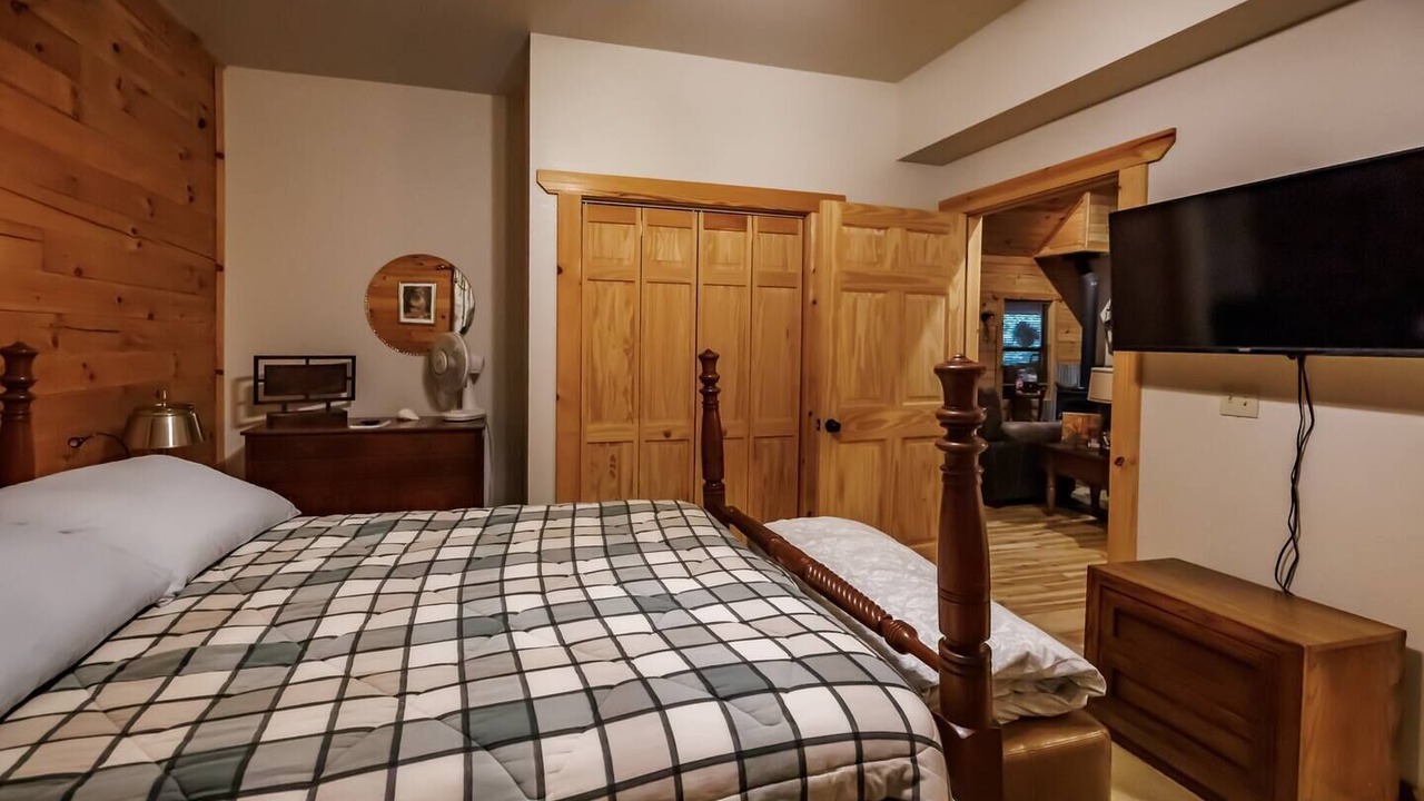 Photo of Bedroom in Winslow