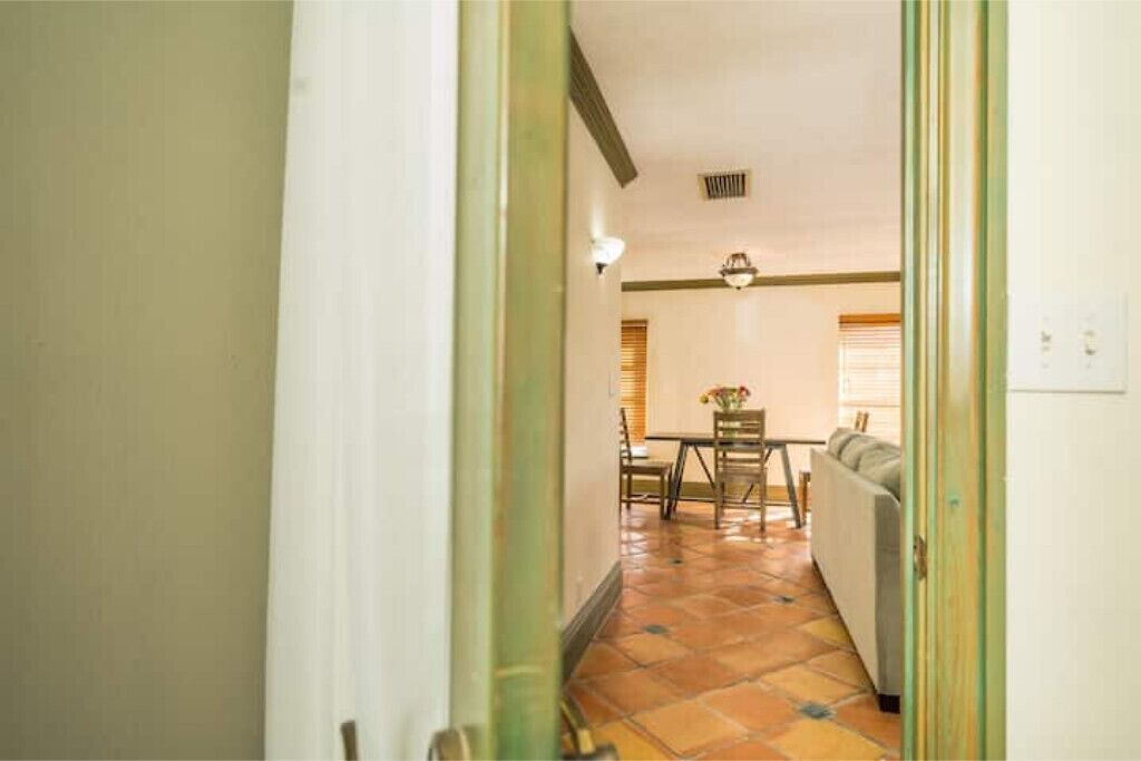 Photo of Livingroom in Parrot Cove