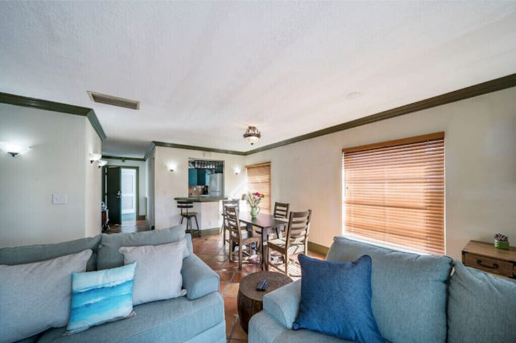 Photo of Livingroom in Parrot Cove
