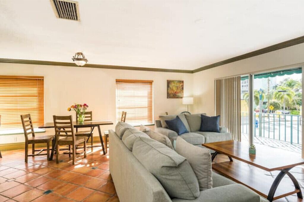 Photo of Livingroom in Parrot Cove