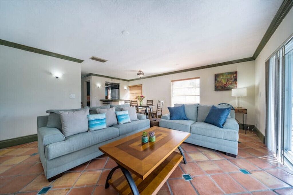 Photo of Livingroom in Parrot Cove
