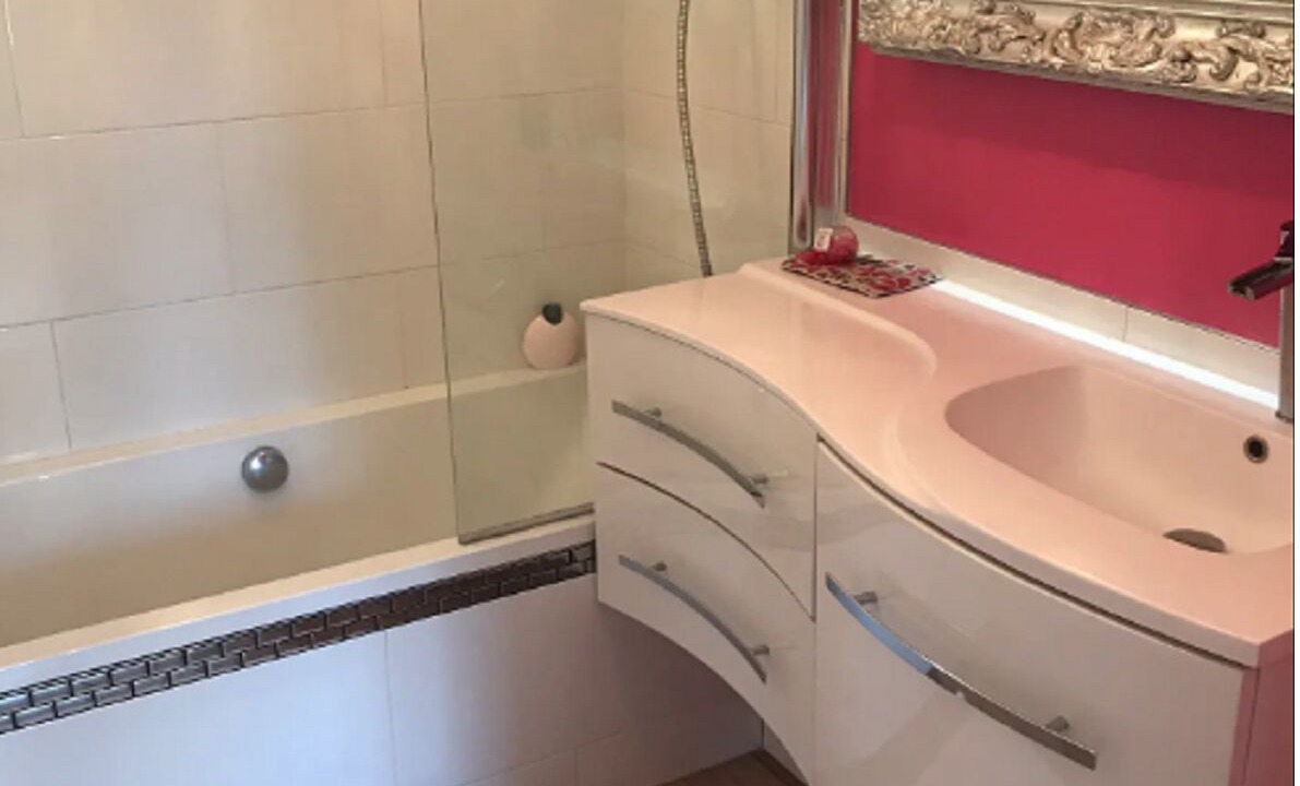 Photo of Bathroom in Saint-Cloud