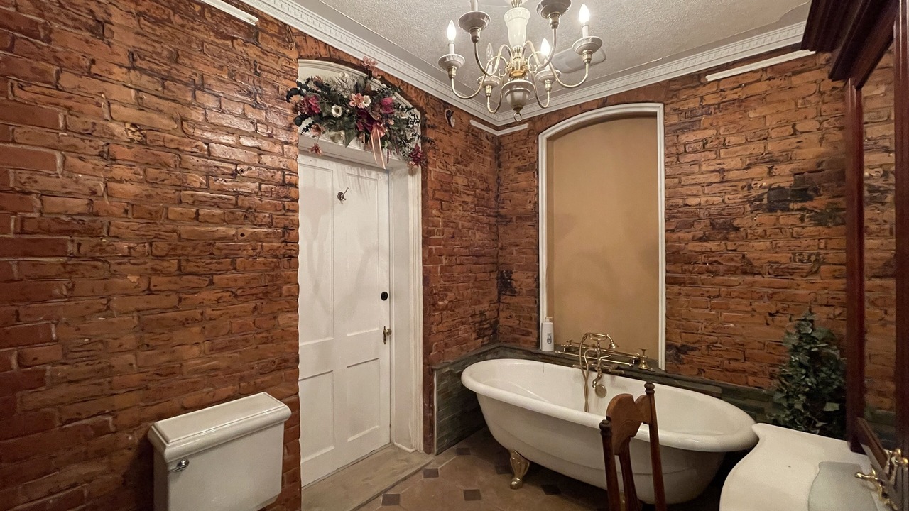 Photo of Bathroom in Niagara Falls